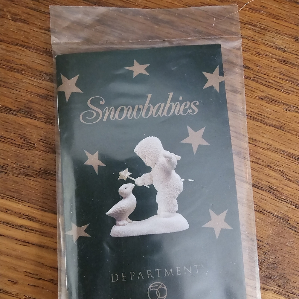 Dept 56 Winter Tales Of The Snowbabies #56.68136 “I NEED A HUG" In Box Figurine - Picture 5 of 10